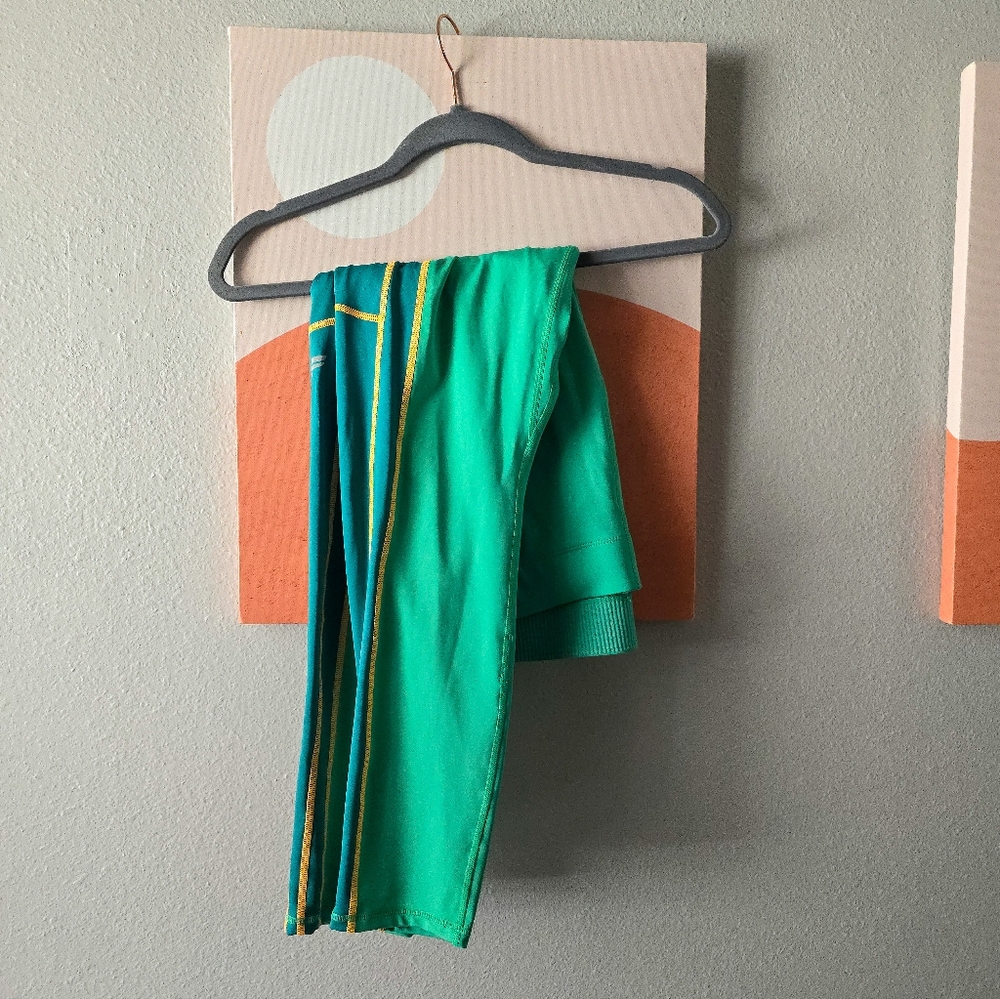 XXL-1X FABLETICS Motion365+ High-Waisted 7/8 Legging - Tropical+Deep Cypress